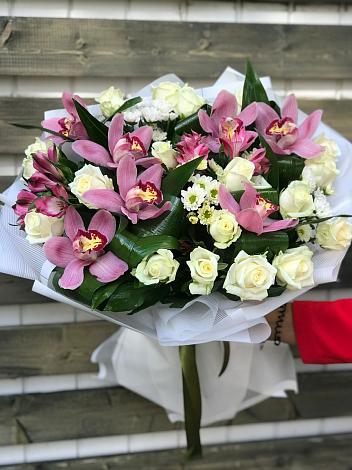 Букет цветов из: Розы и Хризантемы в Новостройку