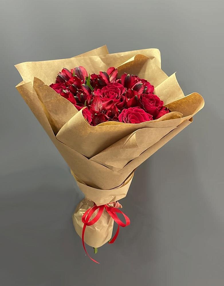 Букет цветов из: Альстромерии и Розы в Новостройку