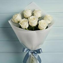 Букет 7 Белых роз Эдлесс Лав в Новостройку