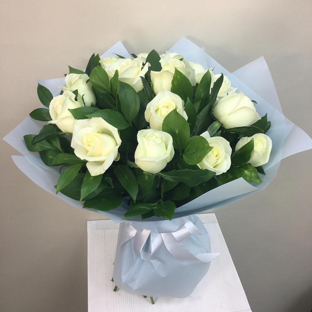 Букет 15 Белых роз Проуд в Новостройку