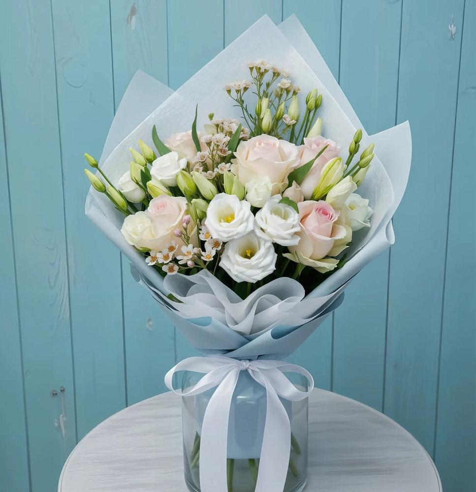 Букет цветов из: Розы и Лизиантусы в Новостройку