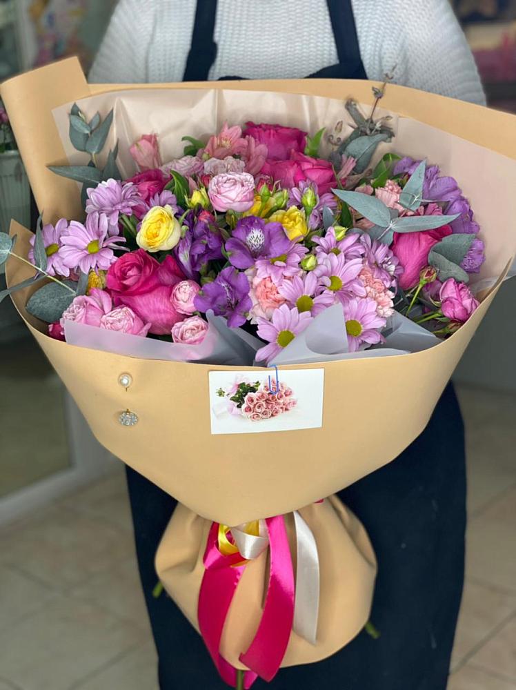 Букет цветов из: Хризантемы, Гвоздики и Альстромерии в Новостройку