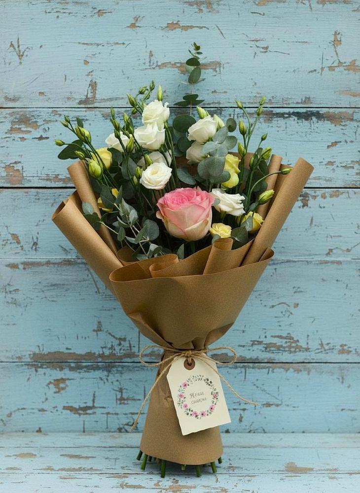 Букет цветов из: Розы и Лизиантусы в Новостройку