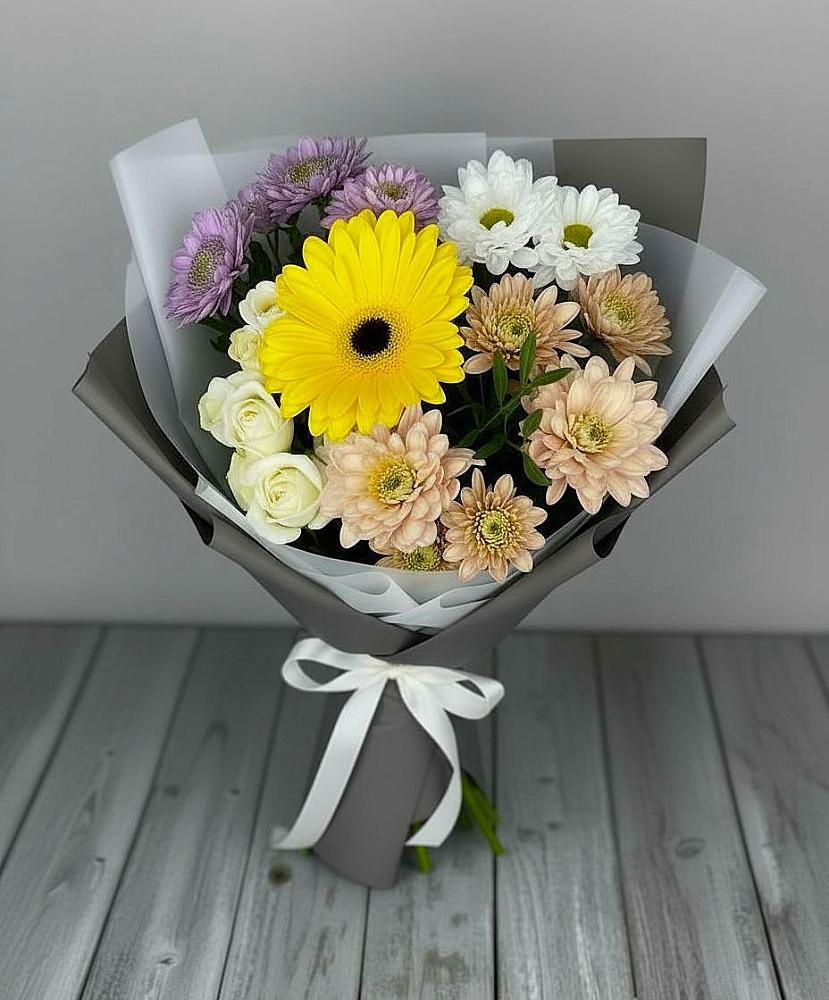 Букет цветов из: Розы, Герберы и Хризантемы в Новостройку