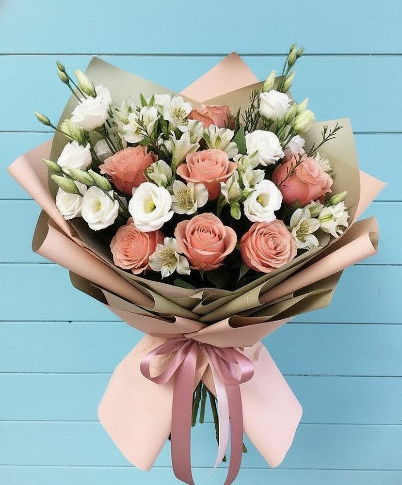 Букет цветов из: Розы, Альстромерии и Лизиантусы в Новостройку