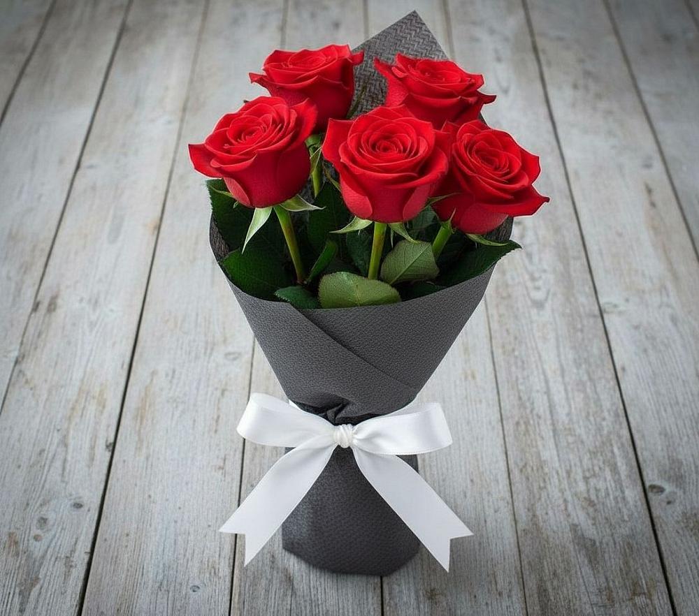 Букет 5 Красных роз Эдлесс Лав в Новостройку