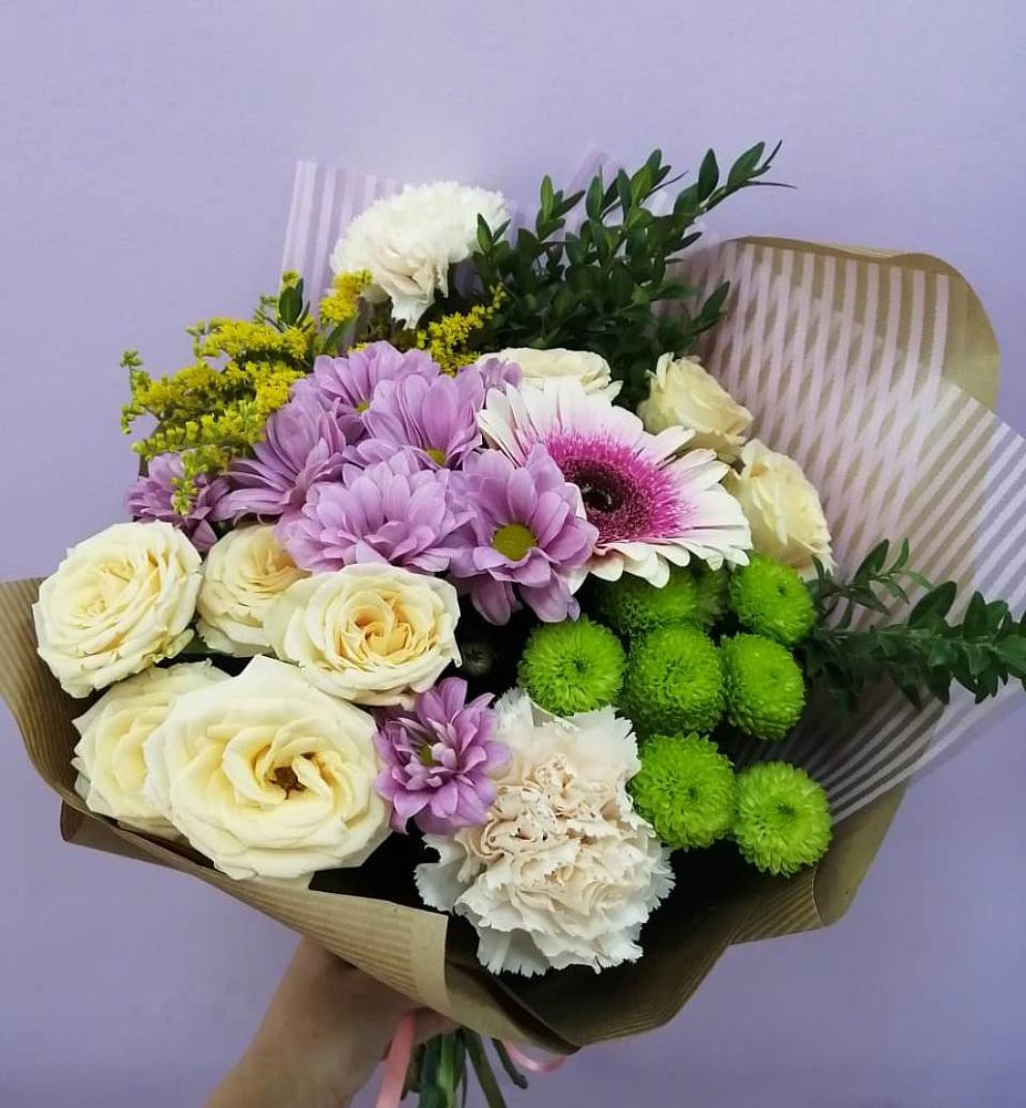 Букет цветов из: Хризантемы, Розы, Гвоздики и Герберы в Новостройку