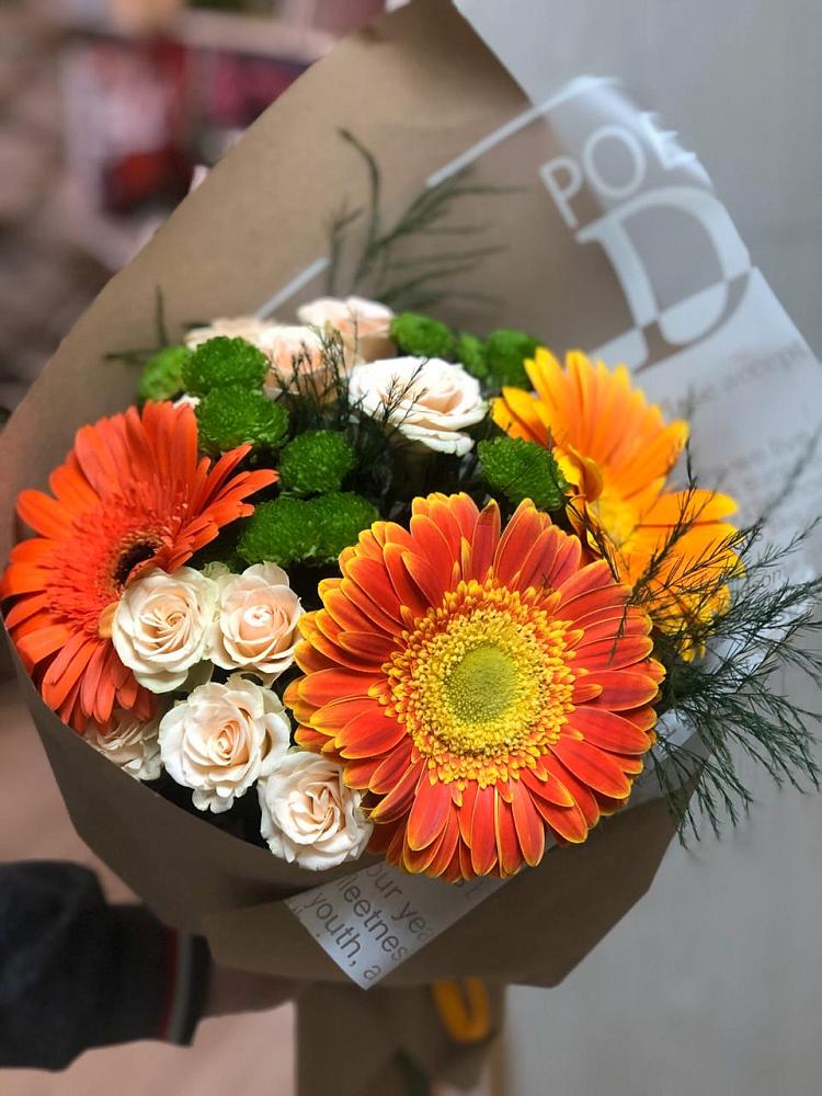 Букет цветов из: Герберы, Хризантемы и Розы в Новостройку