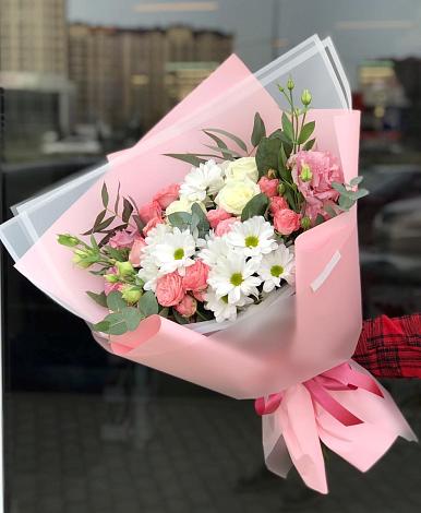 Букет цветов из: Розы, Лизиантусы и Хризантемы в Новостройку